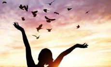 掌握自我调整心态的语言表达法则，帮你更好地应对不同场合的挑战与压力！