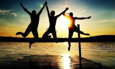 分享幸福：用这些句子表达与朋友在一起的喜悦和快乐