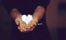 在诗歌中探寻神秘的美感：一组瑰丽唯美、情感丰沛的诗句