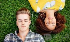 如何运用简短句子表达最深刻的情感？