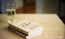 如何在朋友圈分享感人的友情句子，以表达对好友的深情厚谊？