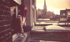 探究情感中所包含的悲伤情绪：一系列令人心痛的恋爱句子