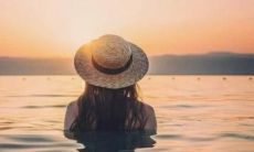 祝您在旅途中愉快度过，全程无恙，平安到达目的地的美好祝福句子！