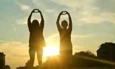 洋溢青春的情感表达：分享爱情时的愉悦句子和内心感受的简短描述