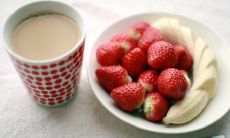 沉浸在欢乐之中，心中无尽的喜悦汹涌澎湃