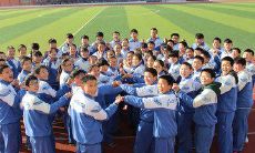 班级搞怪口号大集合：轻松愉快过学习生活，快来寻找你的班级口号！