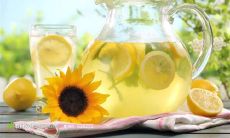 经过生活沉淀的思考：走过人生的艰辛，领悟出让人心情舒畅、开怀大笑的幸福台词