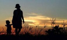 探讨亲情的感人句子，给家人送上无言的爱和感慨！