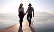 尝试用语挽回关系或情感的痛苦：哀叹、道歉和真诚的句子