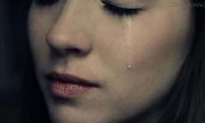 感受到束缚而无法自拔，无从调节的情绪煎熬：对现代生活压力的严重反应