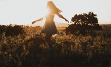 12月31日零时发布哪些关于2022展望的跨年文案和心情简述？