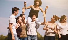 如何分辨情感中的模糊地带：那些让人分不清爱情和友情的词句