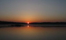 经历沉积的岁月，沉重的岁月在心头压抑，让人心烦意乱，疲惫不堪