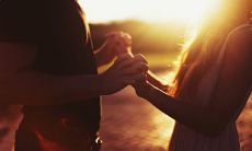 100条爱情说说：关于爱情的句子大汇总