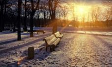 叹息时间匆忙的短暂，觉得它并不能成为我们足够依赖的现实世界基石的想法