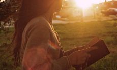 不是必须说出口的宣言，不是必须有理由的情感：探究不言而喻的爱情之美