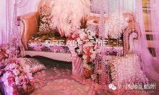 祝福语：送上我最诚挚的祝福和美好的祝愿，将所有祝福溶入你们幸福的婚姻中，祝你们的爱情之路充满欢乐和甜蜜，前途光明，白头偕老，直到永远！