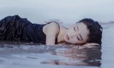 探讨亲情的深度和复杂度：感性表达令人心酸的亲情句子