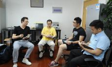 员工生活中的信仰理念：如何形成和体现公司座右铭的实践策略？