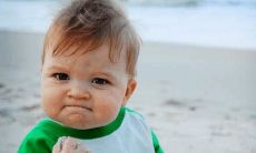 如何通过调整自己的座右铭来实现个人增长和发展？