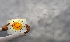 以态度为中心的人生哲理句子：探究如何以积极、乐观、坚定的态度面对生活中的挑战和困境