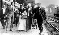 利用积极的思维和创造性的努力，实现个人和社会的长期成功——探索洛克菲勒的经典格言