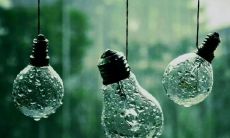 在夜深人静的朋友圈里，流淌着令人感伤的句子