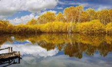 出门旅途，玩乐体验充满欢声笑语，留恋亲人朋友心头垂怜的感伤之情浮现