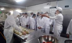 生产部门的价值观和经营理念：不断进步、持续创新、追求卓越并致力于高效生产和质量管理的座右铭