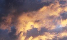 迎接新年的除夕问候短信，祝福家人和朋友的包容、和谐、幸福和健康！