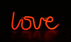 经典的情话与甜蜜的短语：让你的爱人沉醉其中的最美言语，每一句都是源自真挚之心的温暖呢喃