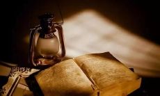 在睡前说出一句令人温暖心灵的话，这个简单而珍贵的传统可以让我们更加有意识地感受关爱和亲情