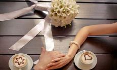 一百句精美浪漫爱情句子：短小精悍虽然不足千言万语，却如一把匠心雕琢的精美珠玑，尽情折射出深情爱意