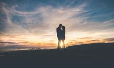 变成更有深度、更富情感、更富创意的标题：用最优美动人的语言，传达你的情人节祝福和感情寄托