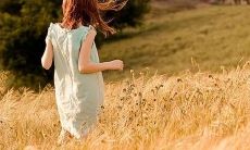 当你注意到友谊中的失望和背叛时，可以用长句子表达你的感受和看法吗？