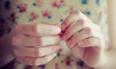 哀伤悲痛之中流淌着爱情的泪水——表述因爱心痛的句子