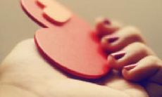 具有含蓄暗示的文案，探讨冬季爱情话题，示意着渴望情感交流的心愿