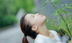 如何通过改变思维模式和行动来克服失恋带来的不快感和消极情绪？