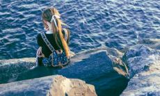 在除夕夜欣赏烟花，弥漫着喜悦的心情，可能会激发你无限的想象和感受