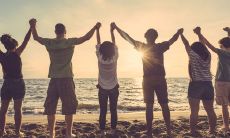 用友情温暖每一个瞬间：展现坚不可摧的友情之句