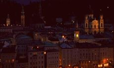 不断下着雨的一连串短信问候，天气确实不太好呢！