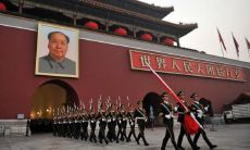 在这个国庆节，祝福你和你的亲朋好友快乐愉悦，充满爱和和平，幸福与欢笑永久伴随！