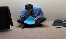 遭遇单位领导和同事的行为所致深感失望：描述个人感受的长句