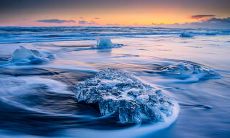 一位才华横溢的作家妙笔生花：用恰如其分的语言描绘了深沉而温暖的亲情，营造出感人至深的情感氛围