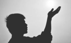 探究和探讨人们信仰的基石和原则所蕴含的深层次性质的长篇文章