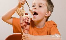 一些形容孩子在用膳时开怀大笑、精神饱满并且食欲旺盛的句子