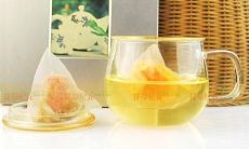 人生中有好友相伴的句子：享受彼此陪伴带来的快乐和幸福，真正感受到友谊的美好和珍贵