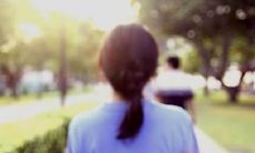 面对现实的残酷，心灵受剧烈伤害，描绘出对生活感到失望、绝望的苦涩句子