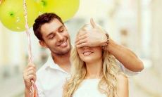 当我看到你时，我感到愉悦和开心的情绪涌上心头的句子