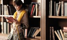 探索女性美的魅力：令人陶醉的芬芳、婀娜多姿的身姿和优雅的气质